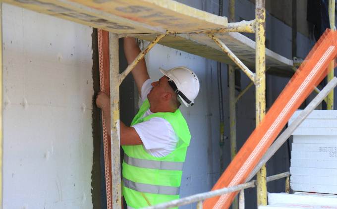 Pallatet e demtuara nga termeti: Firmat ndertuese nisin punen per rikonstruksionin e tyre